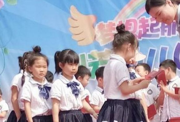 邯郸教育科教频道给孩子一片爱的天空专题节目观后感300字大全 2020爱的天空观后感范例图片1