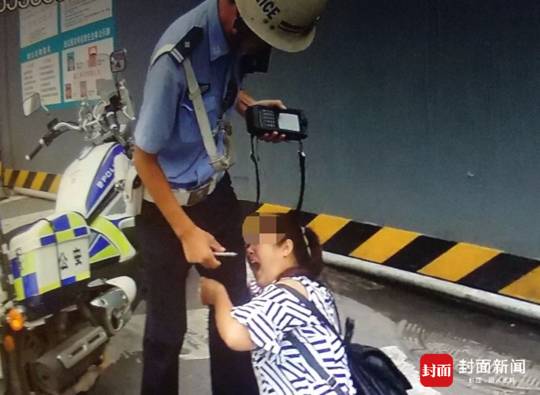 妻子撕咬交警大腿，交警已注射狂犬疫苗[图]